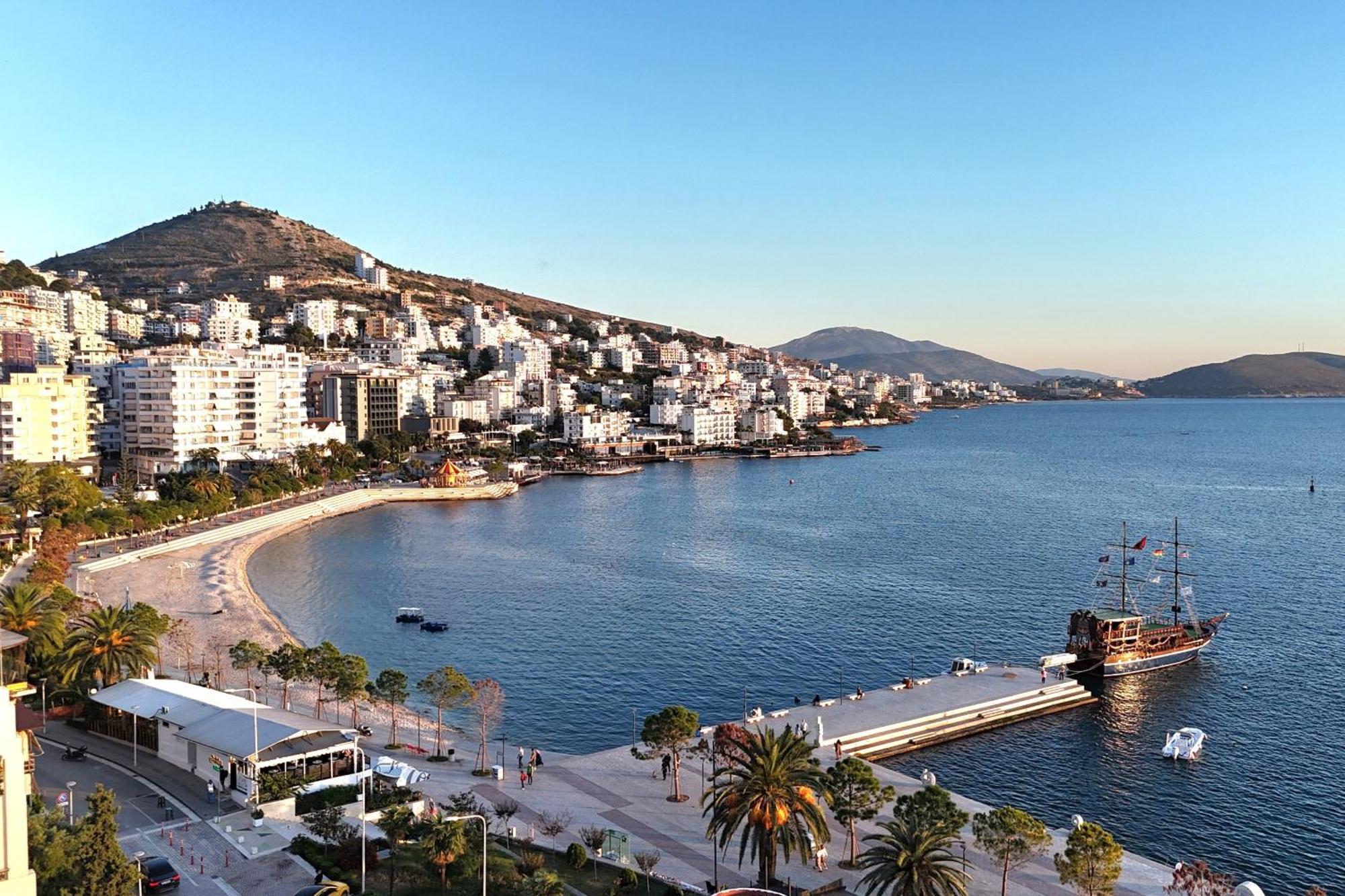 Deep Blue Rooftop - 111 Sarandë エクステリア 写真